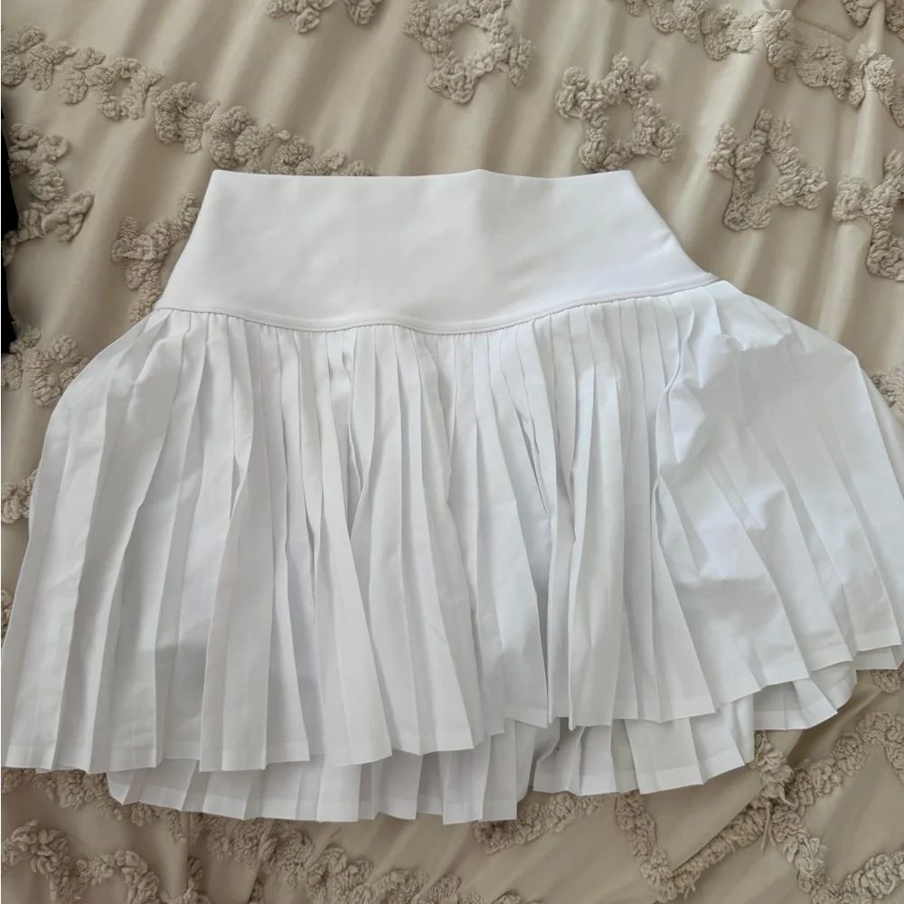 ALO Yoga Women's Elegant White A-Line Skirt